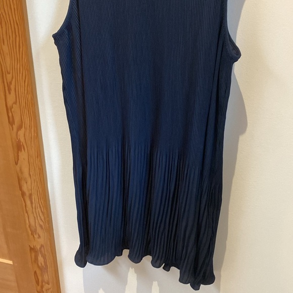 Navy blue pleated dress - Picture 2 of 5